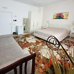 Konukevi Il Giardino Di Flora Con Piscina & Jacuzzi