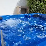 Il Giardino Di Flora Con Piscina & Jacuzzi Konukevi