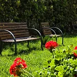 Konukevi Il Giardino Di Flora Con Piscina & Jacuzzi 4*