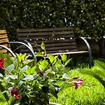 Konukevi Il Giardino Di Flora Con Piscina & Jacuzzi Lecce