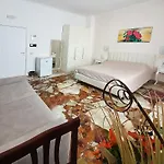 Konukevi Il Giardino Di Flora Con Piscina & Jacuzzi