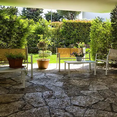 Il Giardino Di Flora Con Piscina Πανσιόν *
