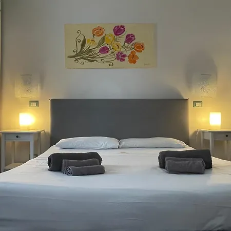 Il Giardino Di Flora Con Piscina Λέτσε