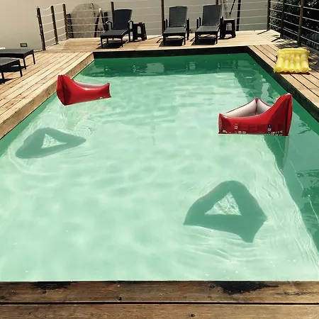 Πανσιόν Il Giardino Di Flora Con Piscina & Jacuzzi 4*