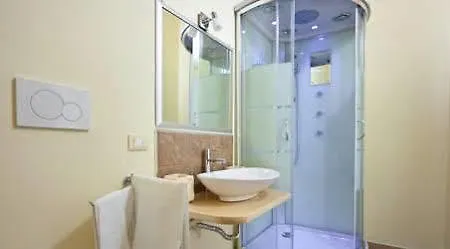 Il Giardino Di Flora Con Piscina Λέτσε