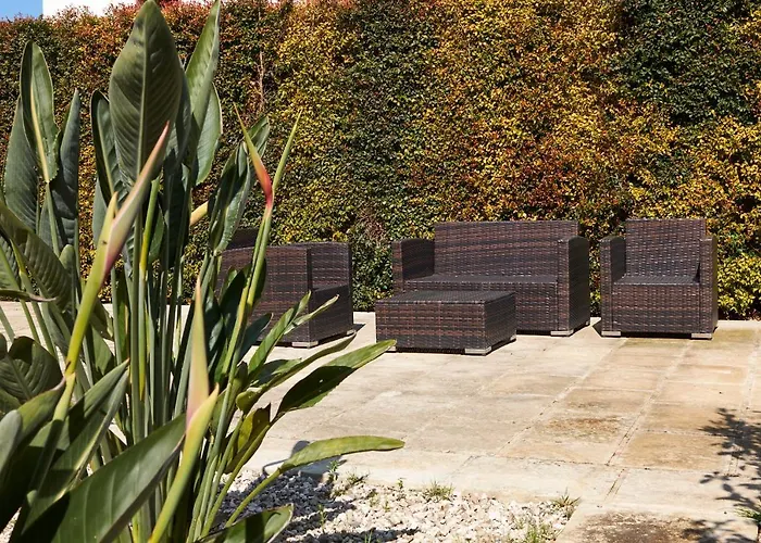 Il Giardino Di Flora Con Piscina & Jacuzzi Pensión Lecce