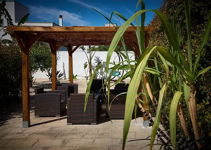 Il Giardino Di Flora Con Piscina & Jacuzzi Pensión