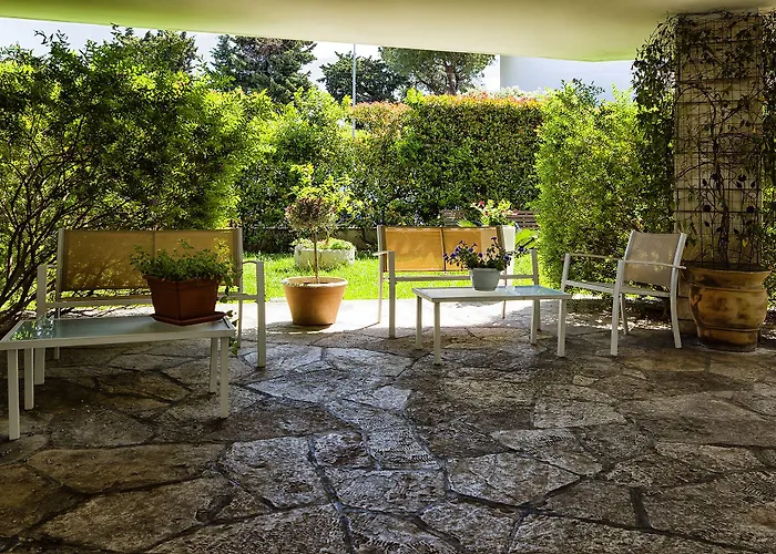 Il Giardino Di Flora Con Piscina & Jacuzzi 招待所 4*