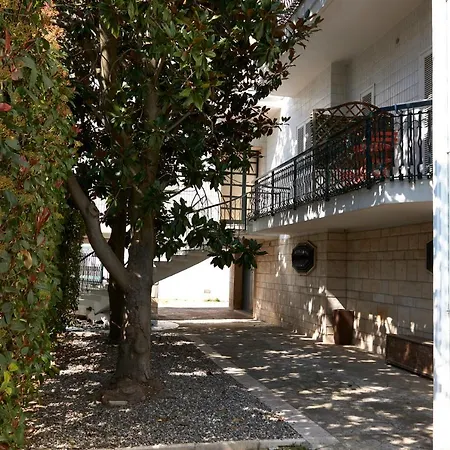 Guest house Il Giardino Di Flora Con Piscina *