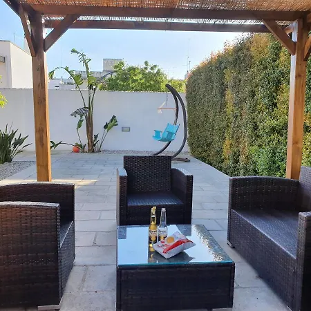 Il Giardino Di Flora Con Piscina & Jacuzzi Penzion Lecce