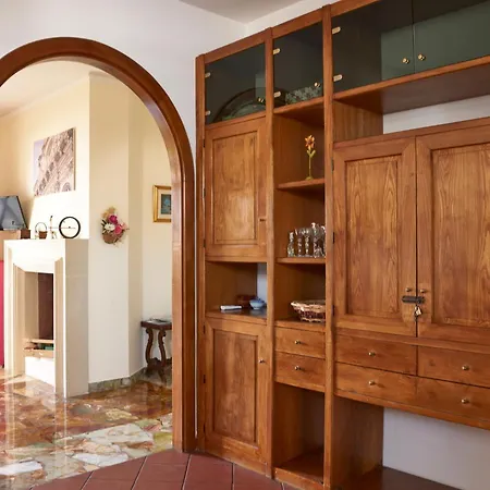 Il Giardino Di Flora Con Piscina Guest house