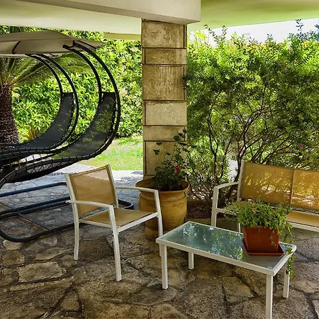 Il Giardino Di Flora Con Piscina Lecce