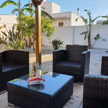Il Giardino Di Flora Con Piscina & Jacuzzi 4*