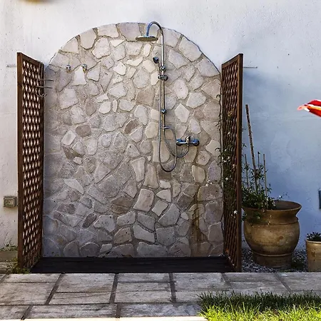 Il Giardino Di Flora Con Piscina Guest house *
