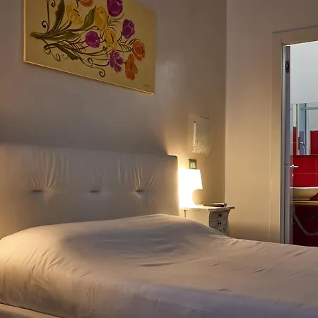 Gasthof Il Giardino Di Flora Con Piscina & Jacuzzi 4*