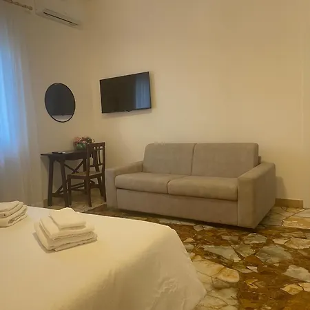 Guest house Il Giardino Di Flora Con Piscina Lecce