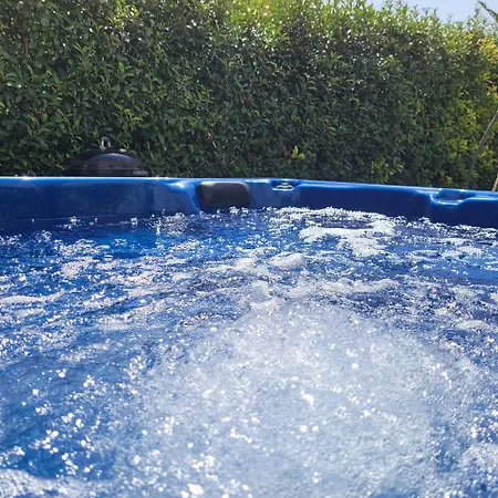 Il Giardino Di Flora Con Piscina & Jacuzzi Penzion 4*