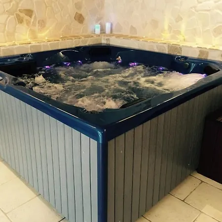 Il Giardino Di Flora Con Piscina & Jacuzzi Penzion 4*