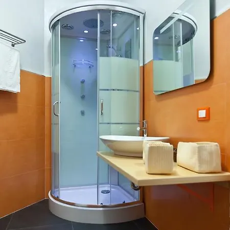Il Giardino Di Flora Con Piscina & Jacuzzi